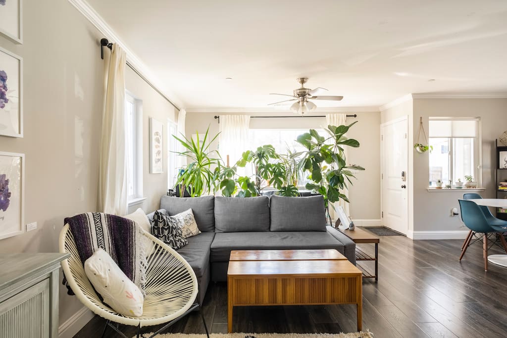 Airbnb Modern Private Room in Art Home w/ Self Check In