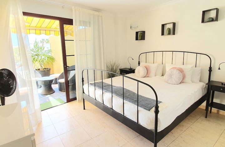 主卧，可直接通往露台