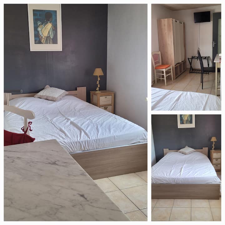 Bright room near Noveha 10 km Helfest