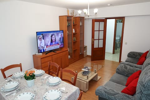 Successful Airbnb property: Centrally located, spacious exterior, 110 m. in Santiago De Compostela