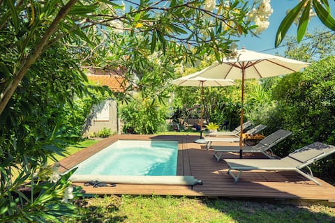 Catalan house - Intimate garden & pool