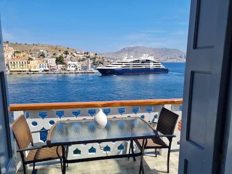 "Hermes" Traditional house in Gialos!