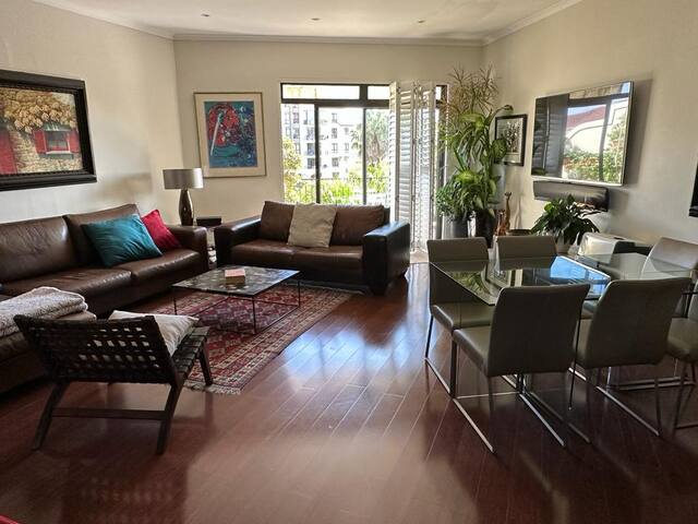 Spacious, clean, comfortable 2 bedroom flat. gallery image 3