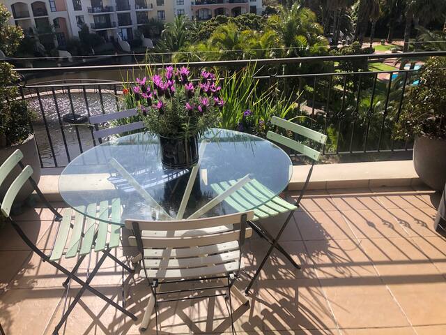 Spacious, clean, comfortable 2 bedroom flat. gallery image 2