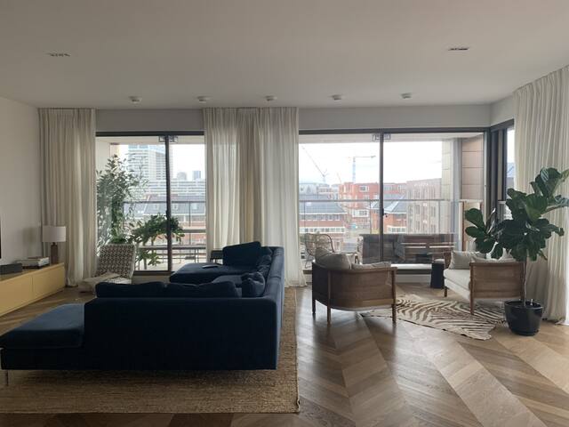 Luxurious waterfront family apt with balcony &view gallery image 2