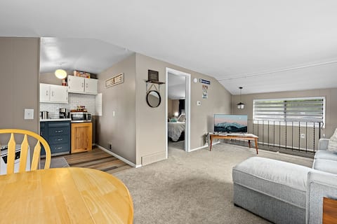 ★Everett Lodge | Guest Loft | Private Entrance★