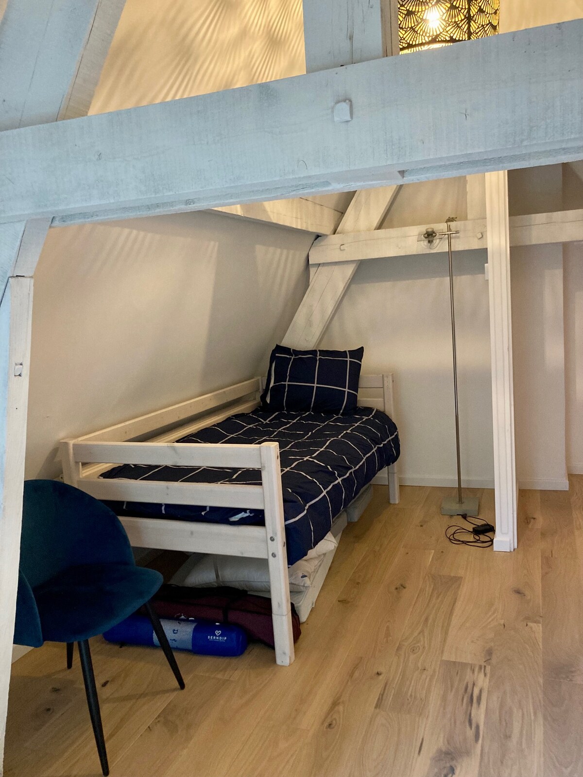 楼上卧室（单人床，最多4张床）。