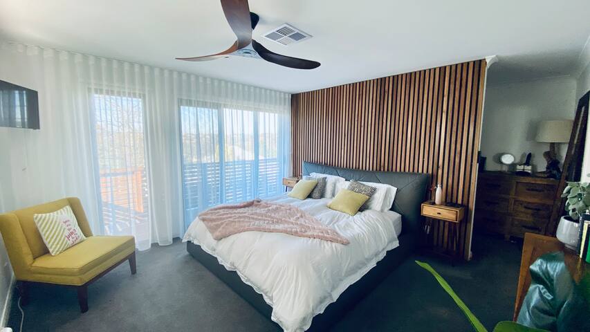 Stunning Designer Home on Sydneys Northern Beaches gallery image 5