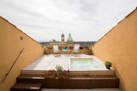 Exclusive stay in the heart of historic downtown