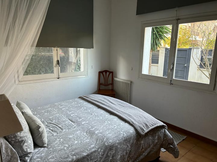 schlafzimmer mit Doppelbett 1,50