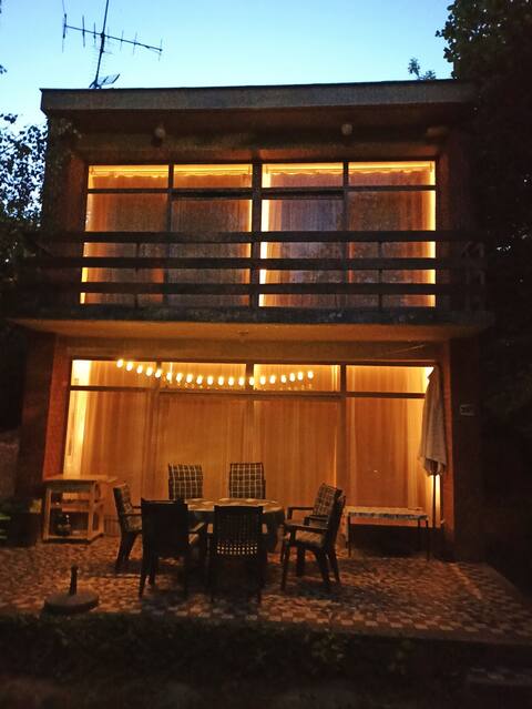 Self-contained holiday home, private garden, barbecue, scattering