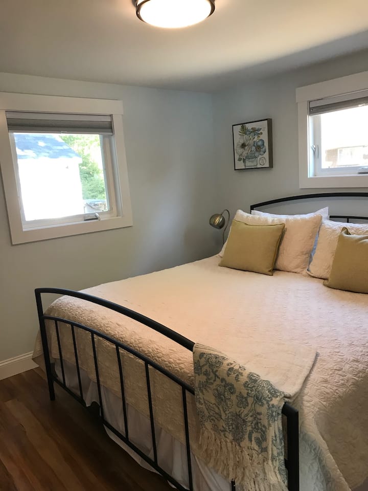 12 Airbnb Vacation Rentals Near Lake Winnipesaukee, New Hampshire