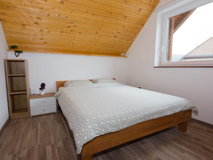 Долна спална соба (160x200 брачен кревет (широк 150-179 см) - нов душек