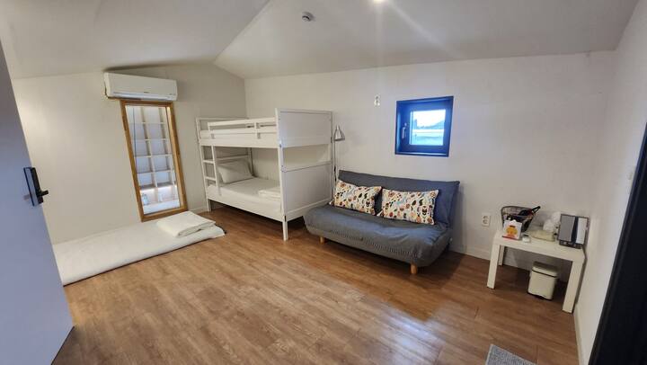 Hii ni sehemu maradufu ambayo iko wazi kwa watu 3 au zaidi au maombi ya ziada.