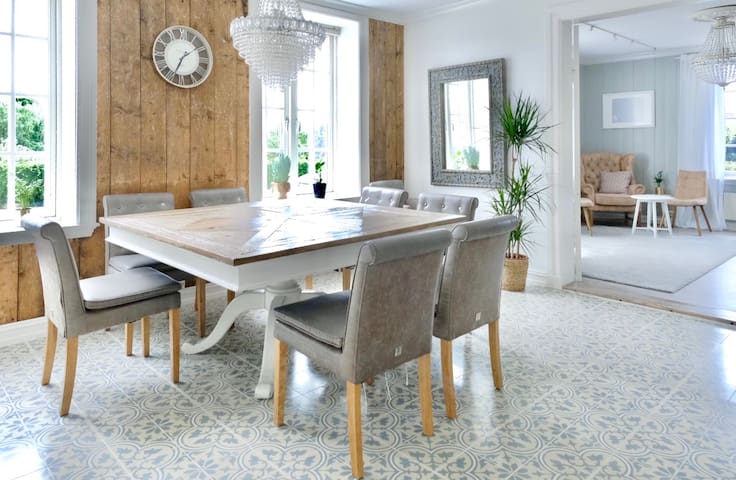 The Rose Rooms – spacious two floor apartment