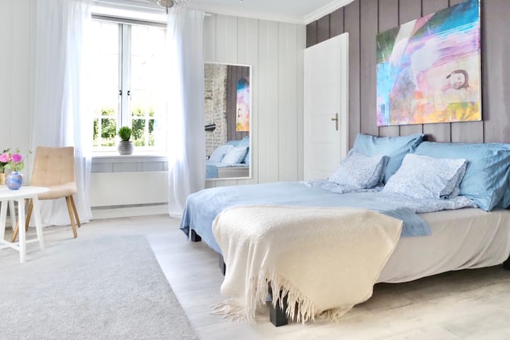 The Rose Rooms – spacious two floor apartment gallery image 2