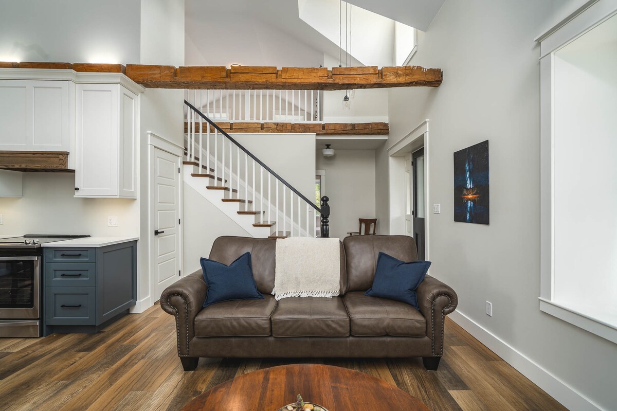 Тези греди бяха тук...запазихме ги. 