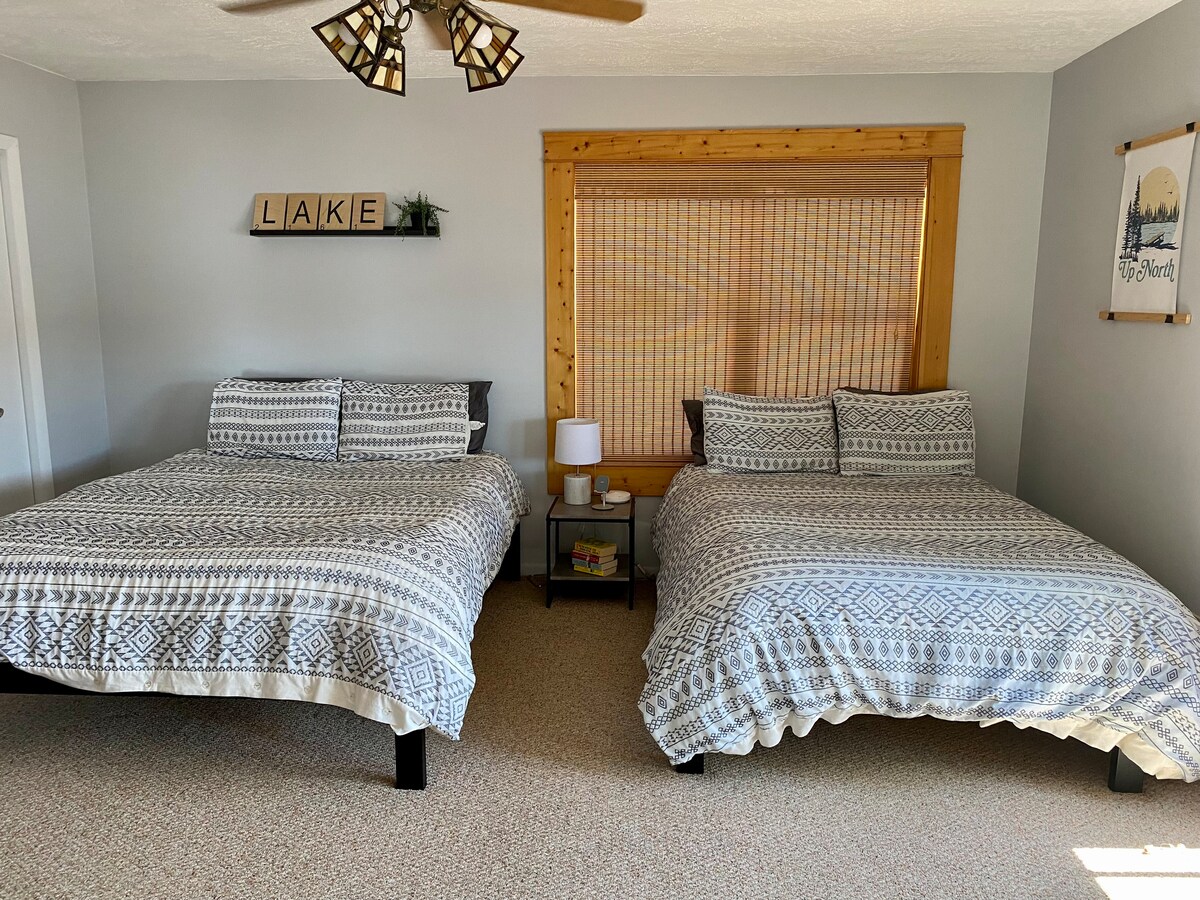 Chumba kikuu cha kulala - malkia 1 na kitanda 1 kamili