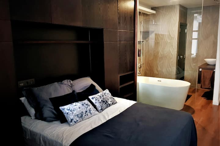 Dormitorio con vista del baño - Bedroom with bathroom view