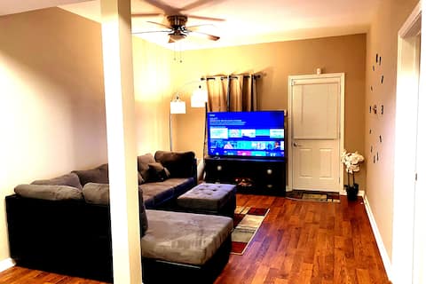 Cozy 3 Bedrooms Private Basement Suite