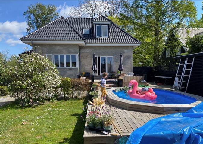 Beautiful villa in Copenhagen with pool gallery image 2