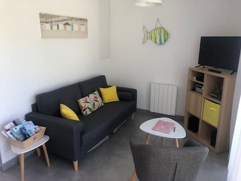 Successful Airbnb property: Ty Faré. Cottage. Roaliguen Beach 300 m away in Sarzeau