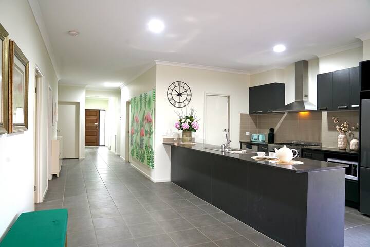 Luxury 9 BRMS House for Big Group near SC gallery image 3