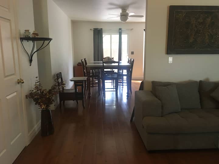 Pup Friendly Get Away To Wine Country- 3 Bdrm Home - Santa Rosa, CA