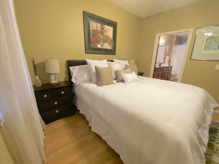 เตียงคิงไซส์หลัก 