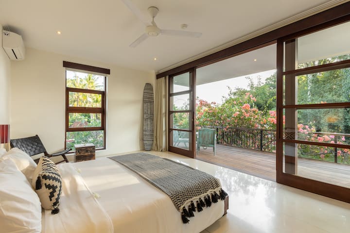 Зона на стаята с второ легло
намира се на втория етаж до главната спалня