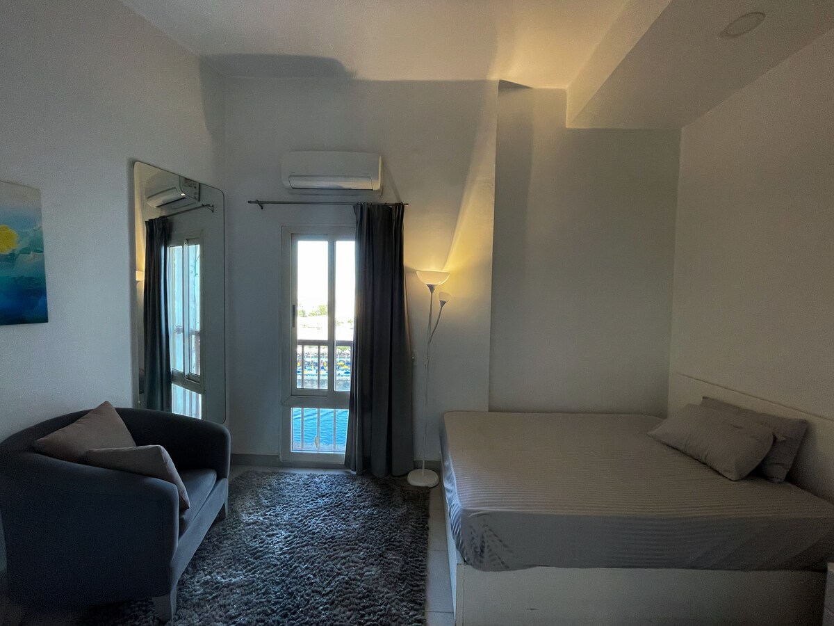 1 - ва спалня с невероятен изглед към НИЛ и двойно легло (идеално за 2 - ма възрастни)