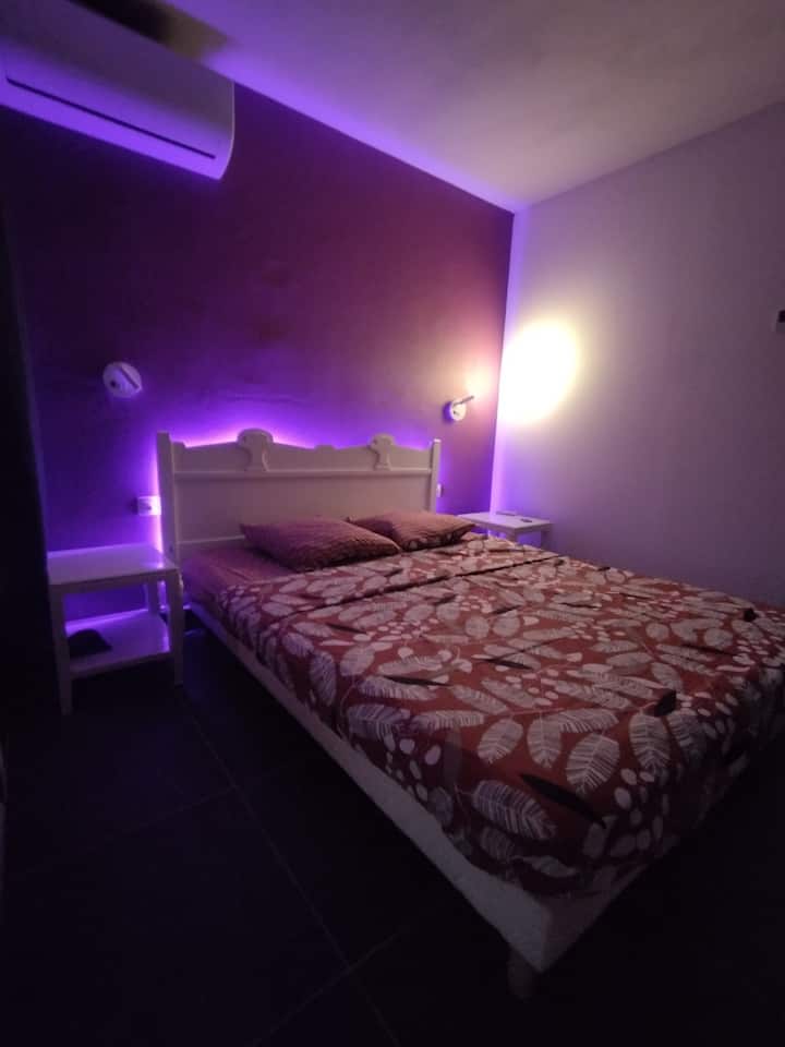 Ambienti i dhomës së gjumit