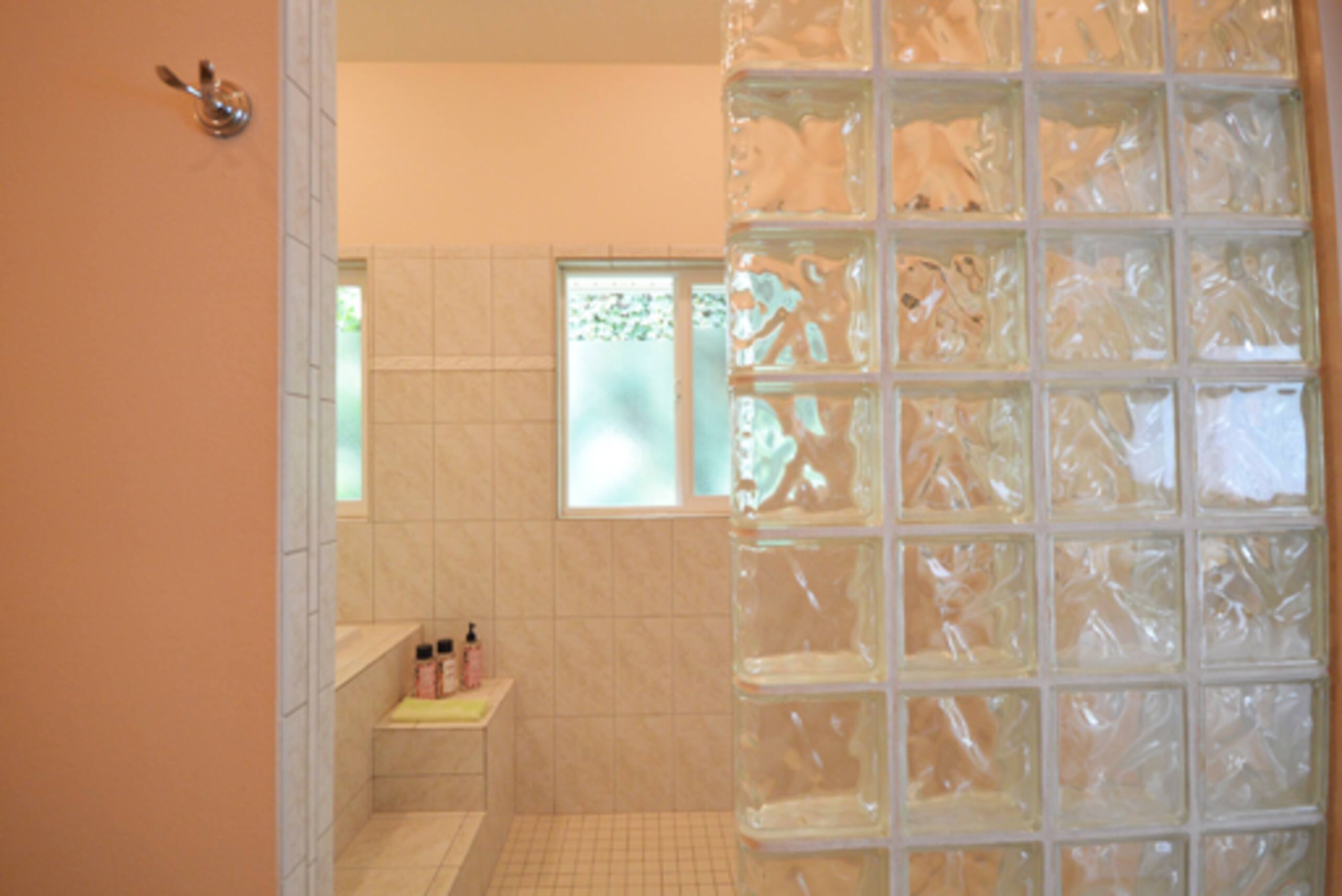 Home in Kailua-Kona · ★4.93 · 1 bedroom · 3 beds · 1 private bath - Image 9
