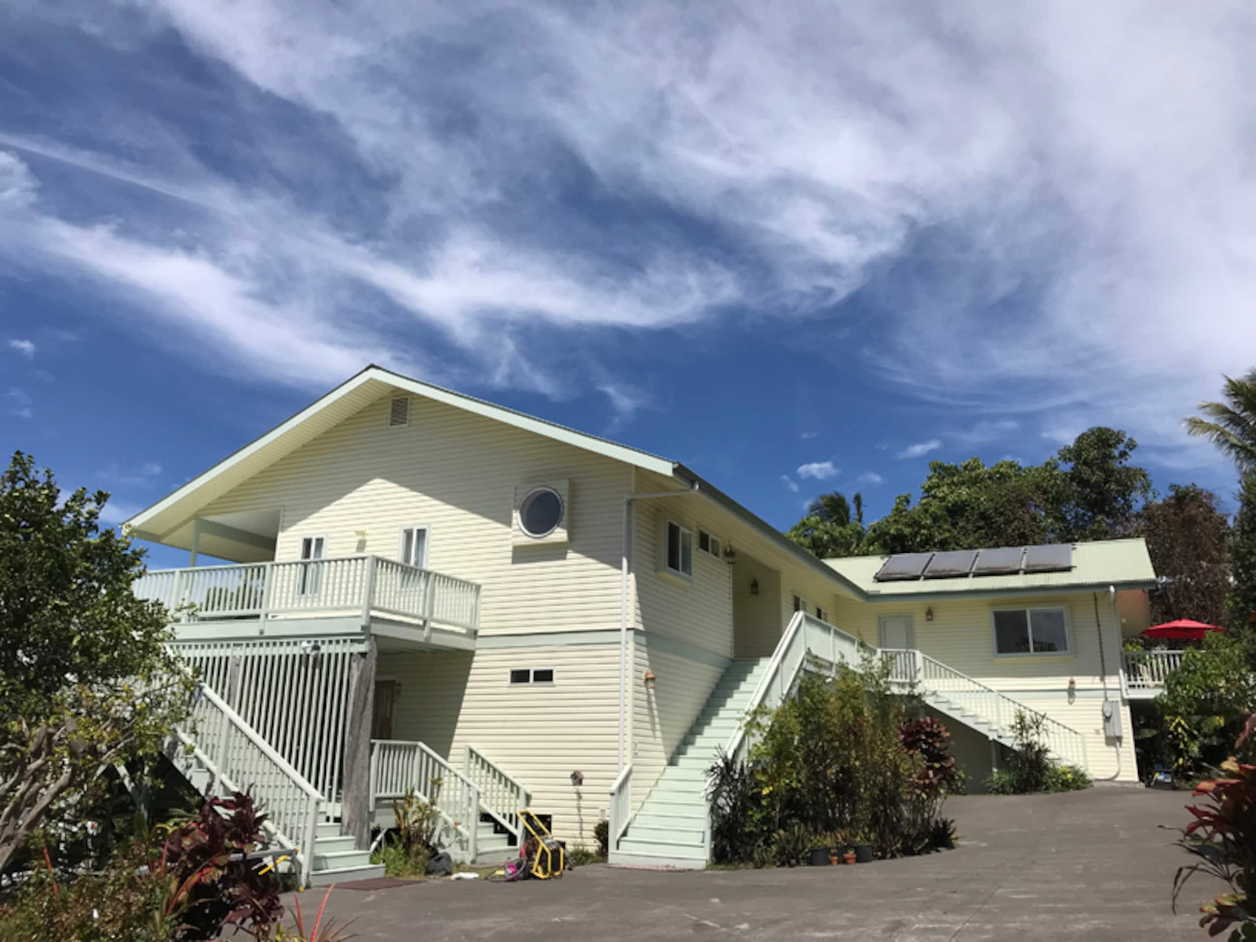 Home in Kailua-Kona · ★4.93 · 1 bedroom · 3 beds · 1 private bath - Image 4