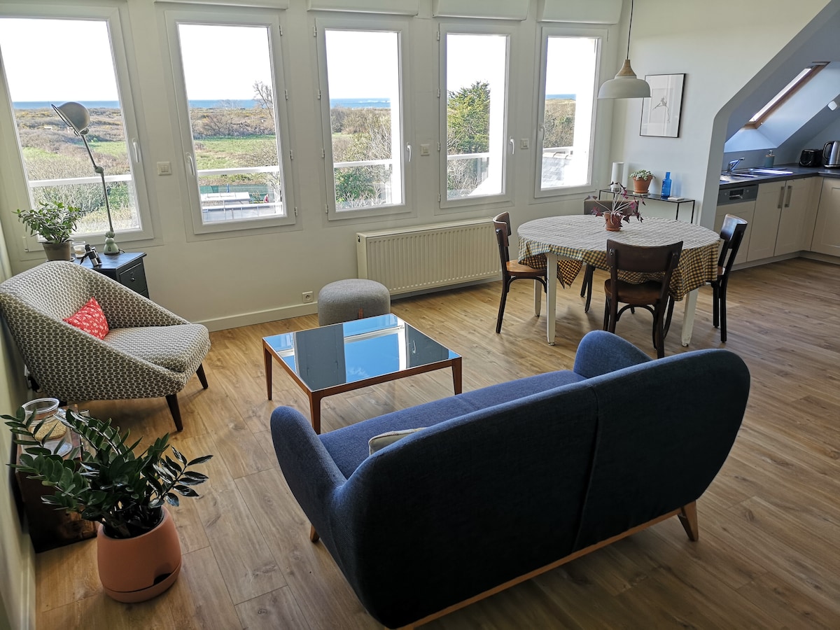 Successful Airbnb property: Walking distance to the beach and panoramic sea view! in Erdeven