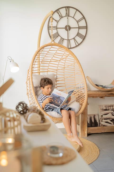 Rental with hanging chair by the sea Vendée