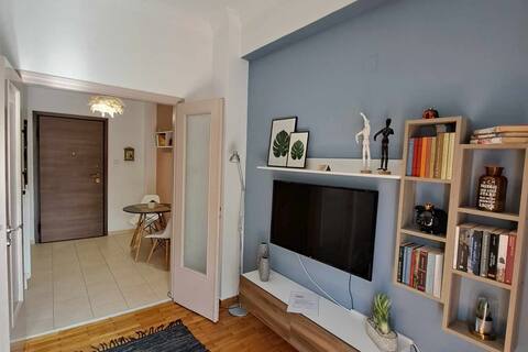 Popular Airbnb listing: AthensHub - Across Subway Metaxourgio. in αγ.κων/νοσ πλ.βαθησ
