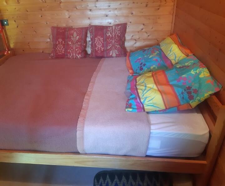 kitanda chako cha watu wawili 140 kwenye mezzanine 