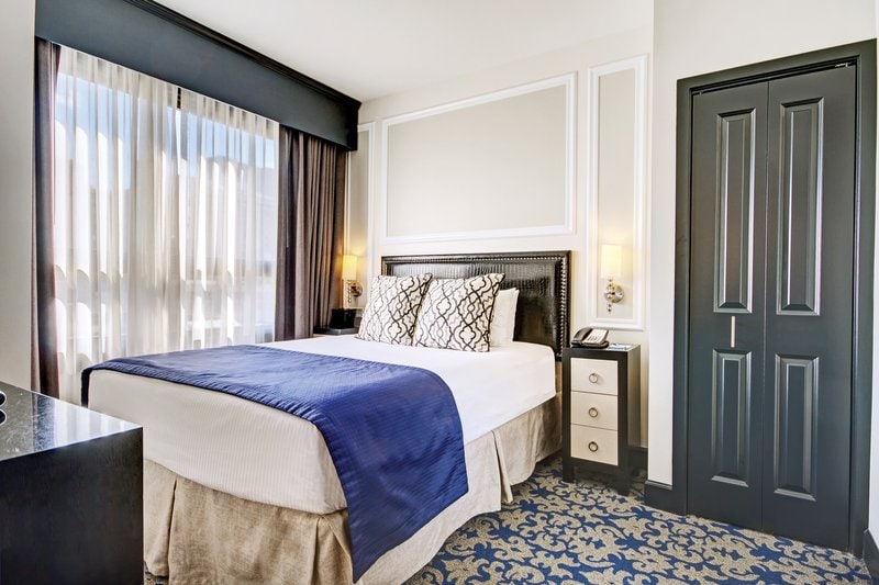 Unless specified in the listing description, room views and bedding configurations are not guaranteed and based on availability at check-In. Room décor and floor plans may vary slightly.