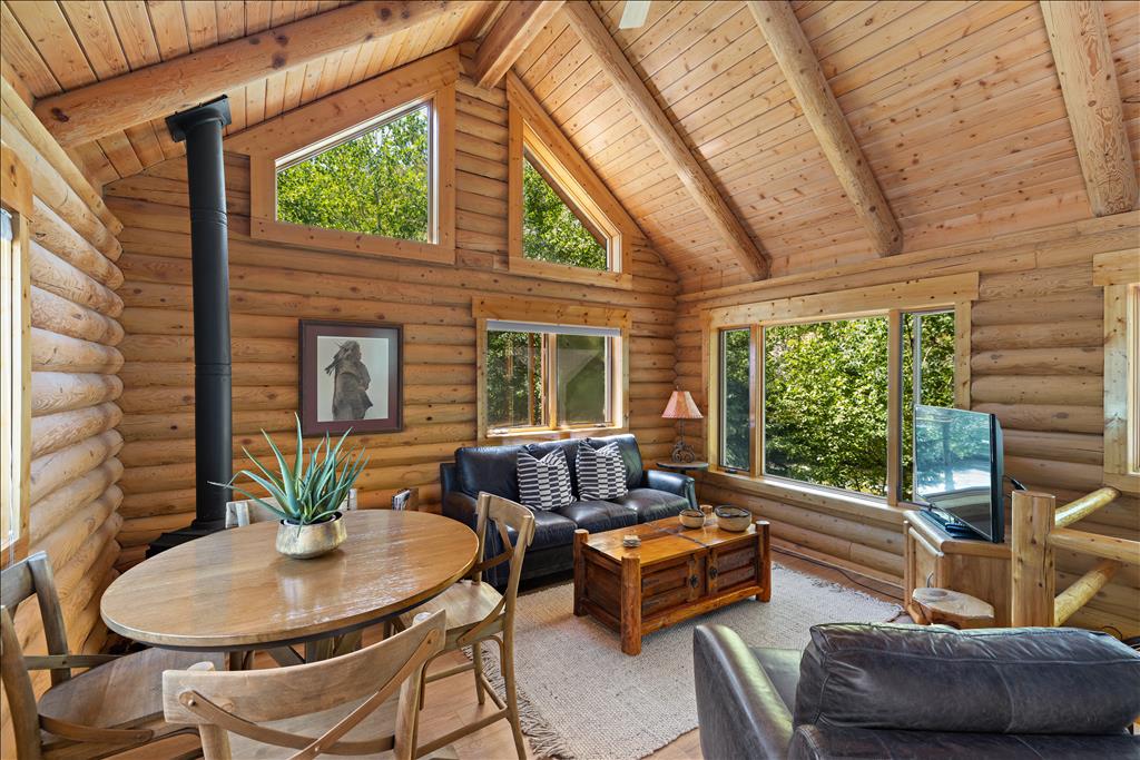 Mountain cabin 山小屋 山の上で篭る、断崖の上のシンプルな山小屋「Mountain cabin by