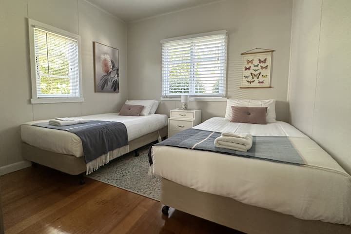 Downstairs Twin Single Bedroom