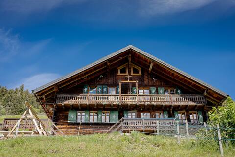 Large cottage with fantastic setting