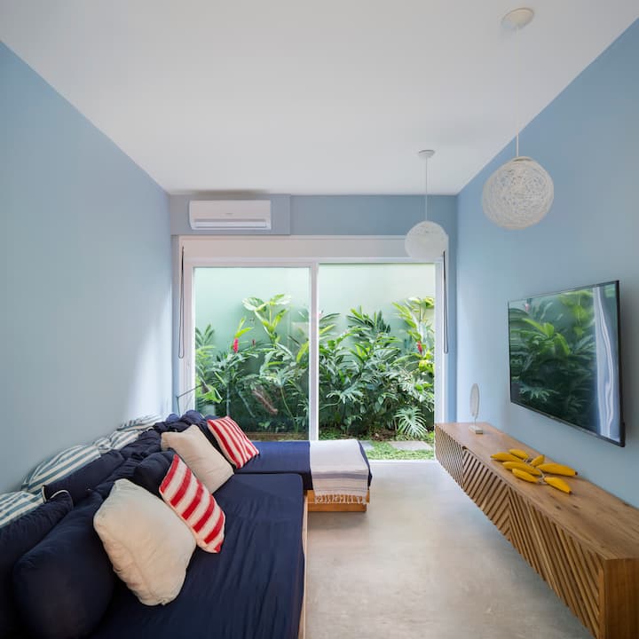 Ტელევიზორის ოთახი მდებარეობს მე ‑ 2 და მე ‑ 3 ფლიგელებს შორის.  Ხმის იზოლირებისთვის მას აქვს  კონდიციონერი და კარები. Იდეალურია ახალგაზრდებისა და ბავშვებისთვის!
Ფოტო: კაროლინა-ლაკაზი