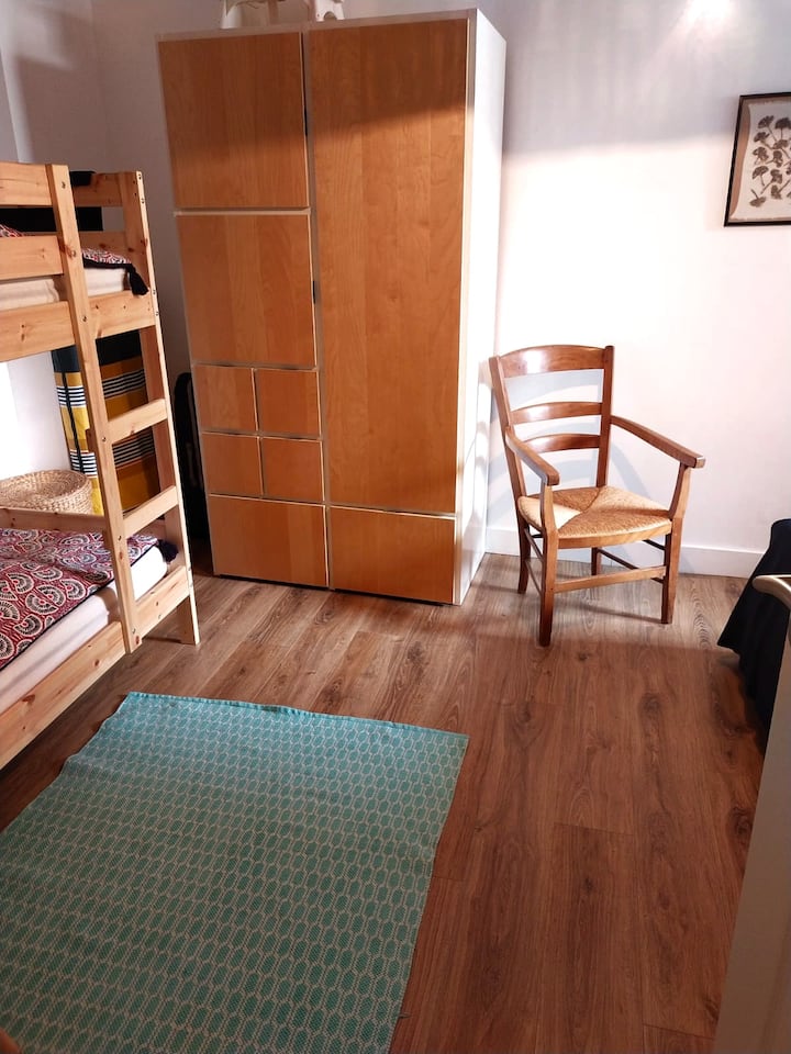 O quarto grande. 1 cama em 140 e 2 beliches