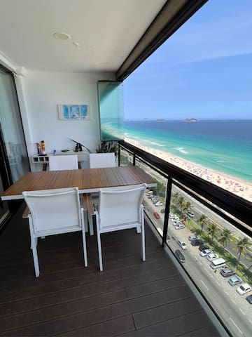 Apartamento de frente ao mar com vista incrível