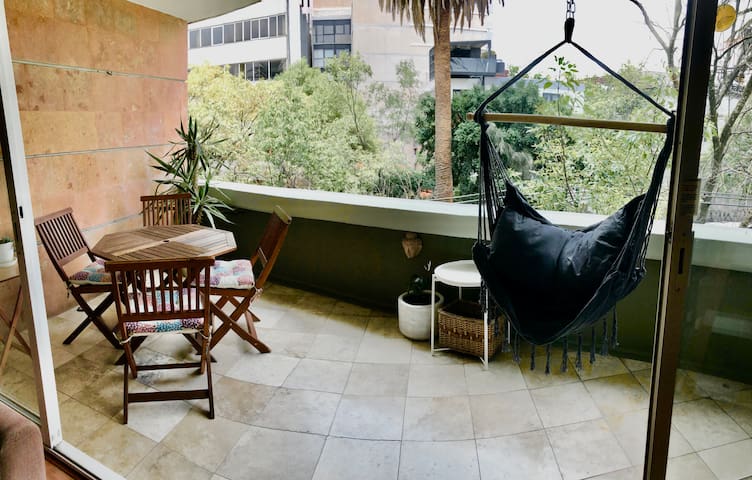 Balcony * View * Walking distance * 24h security