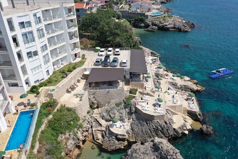 Popular Airbnb listing: First line of the sea 307 in Nišice