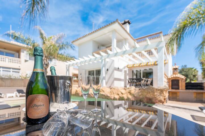 Vila SOL FELOSTAL,130m to beach,near airport&Palma gallery image 4