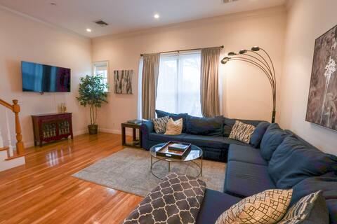 Modern townhome,Boston vacation,2 bath,pkg,deck