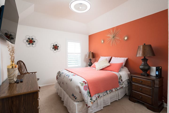 Retraite de charme : décoration vibrante, literie moelleuse et ambiance sereine pour une nuit de repos parfaite !